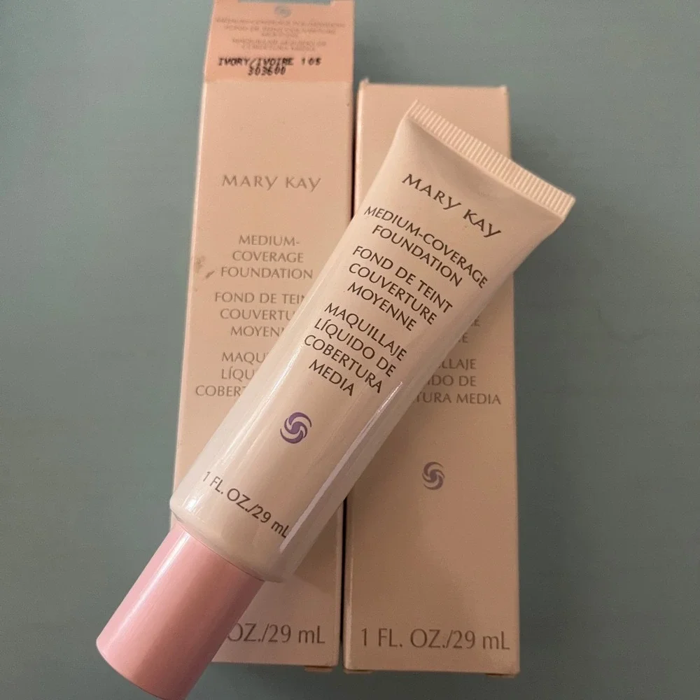 New Mary Kay Medium Coverage Foundation Ivory 105 Pink Cap NIB Full Size